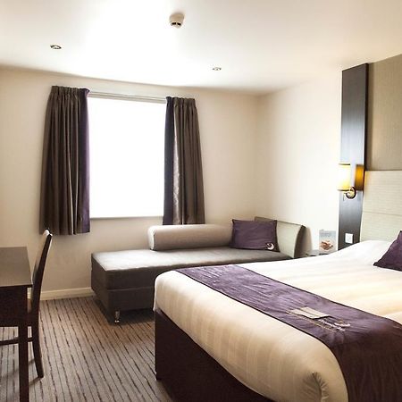 Premier Inn 梅瑟蒂德菲尔 外观 照片