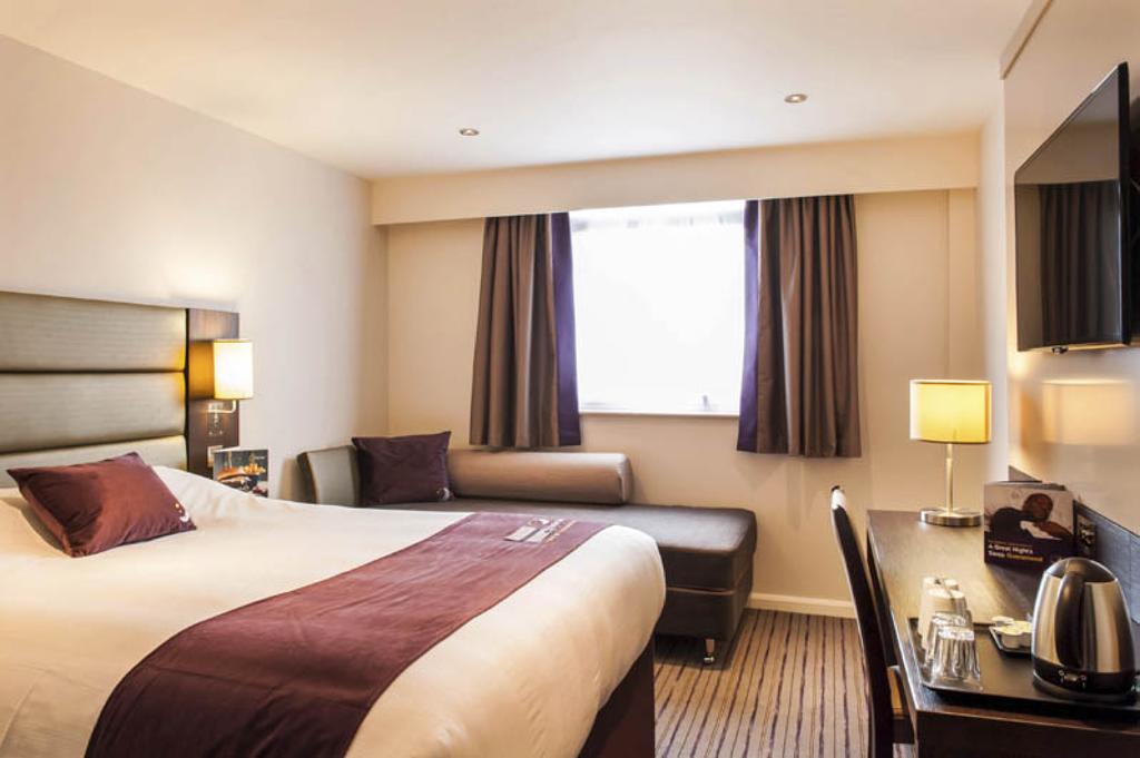 Premier Inn 梅瑟蒂德菲尔 外观 照片