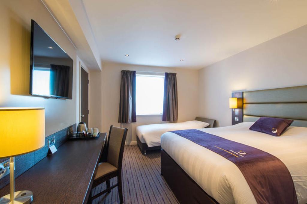 Premier Inn 梅瑟蒂德菲尔 外观 照片