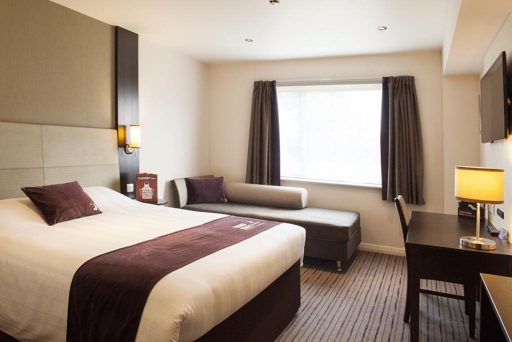 Premier Inn 梅瑟蒂德菲尔 外观 照片