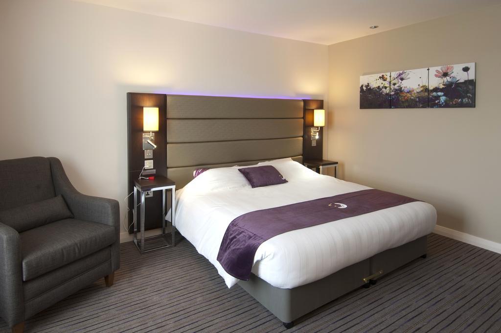 Premier Inn 梅瑟蒂德菲尔 外观 照片