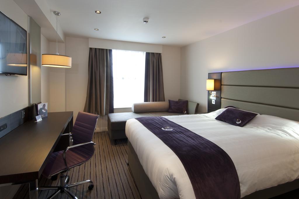 Premier Inn 梅瑟蒂德菲尔 外观 照片
