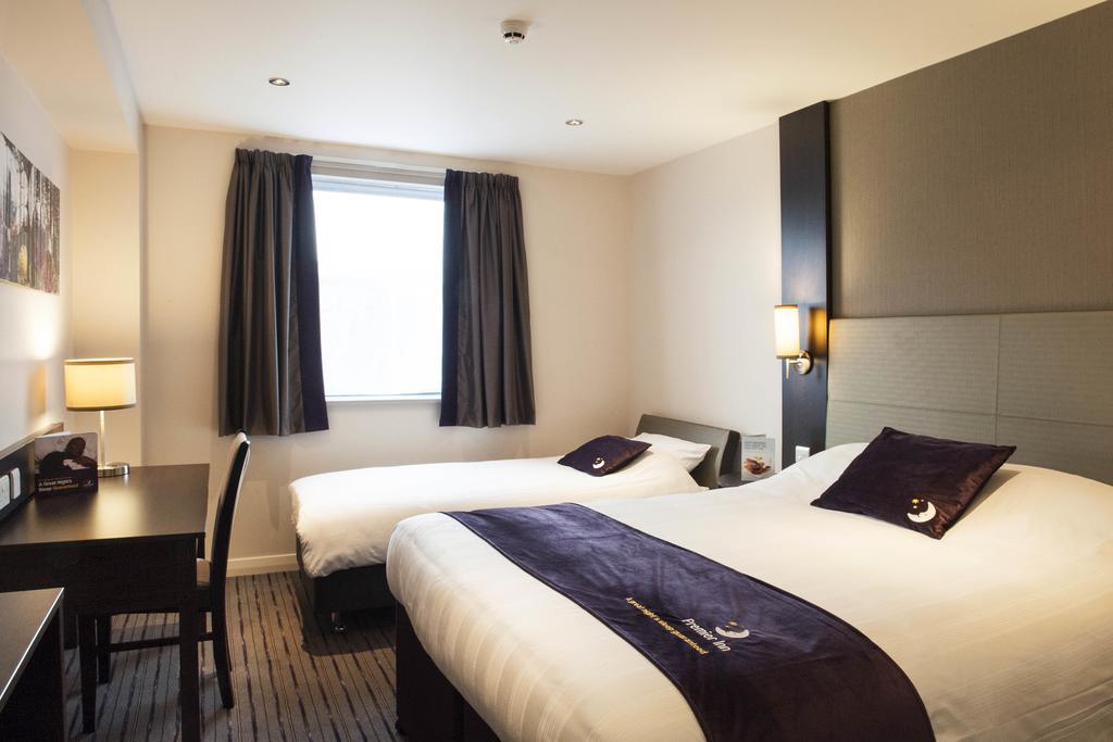 Premier Inn 梅瑟蒂德菲尔 外观 照片