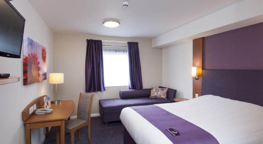 Premier Inn 梅瑟蒂德菲尔 外观 照片