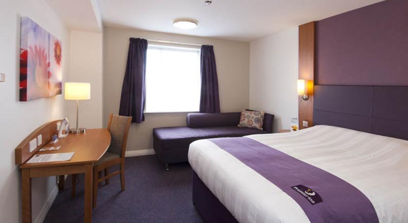 Premier Inn 梅瑟蒂德菲尔 外观 照片