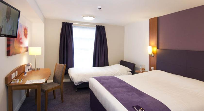 Premier Inn 梅瑟蒂德菲尔 外观 照片
