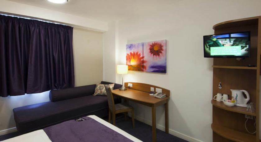 Premier Inn 梅瑟蒂德菲尔 外观 照片