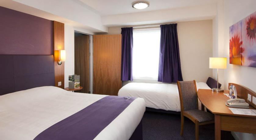 Premier Inn 梅瑟蒂德菲尔 外观 照片