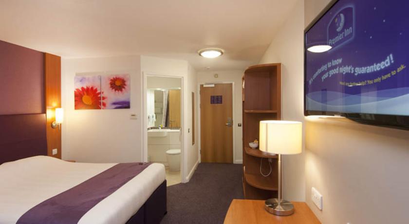 Premier Inn 梅瑟蒂德菲尔 外观 照片
