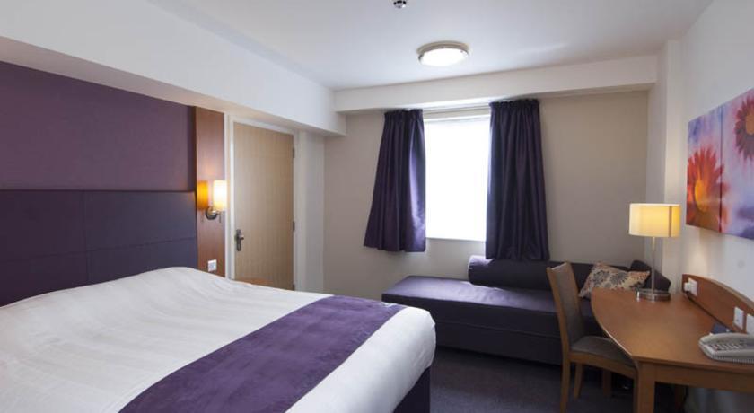 Premier Inn 梅瑟蒂德菲尔 外观 照片