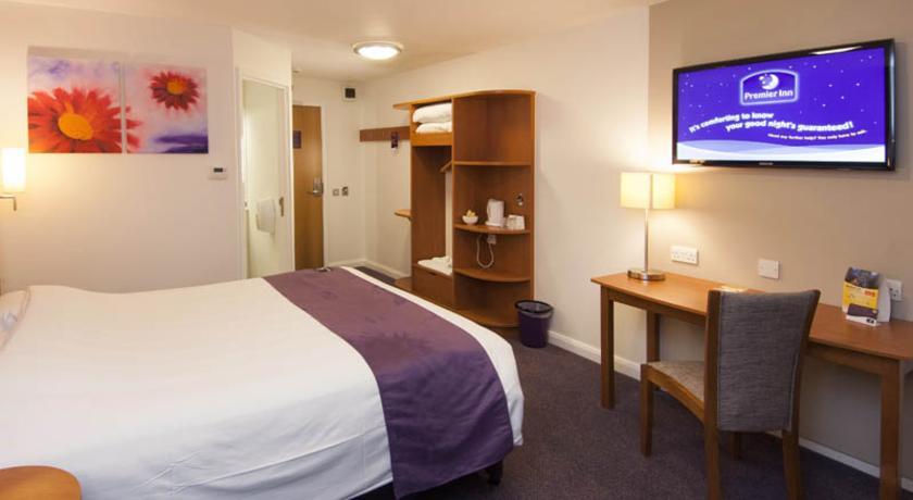 Premier Inn 梅瑟蒂德菲尔 外观 照片