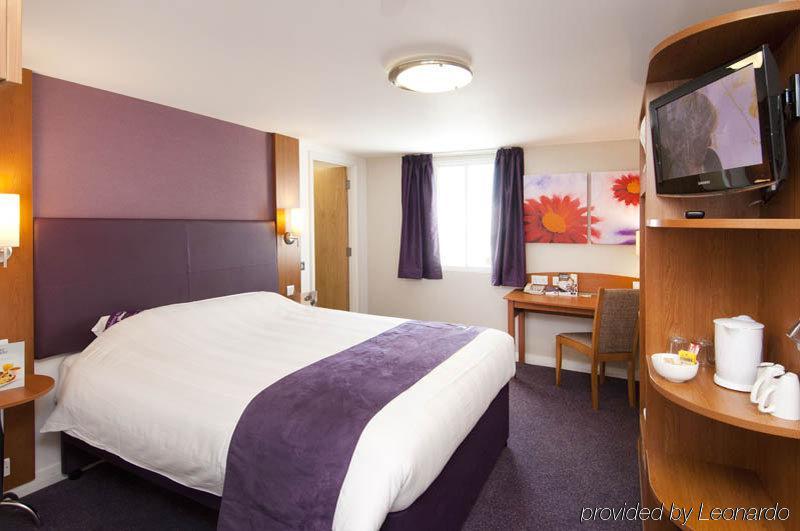 Premier Inn 梅瑟蒂德菲尔 外观 照片