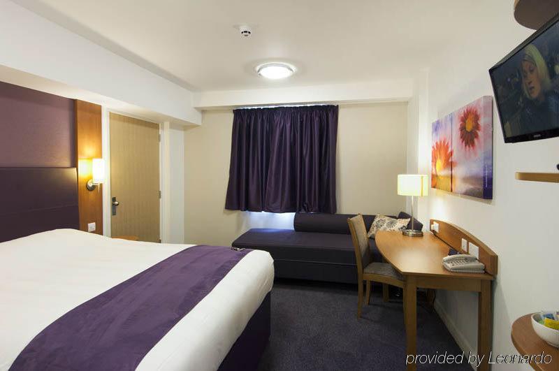 Premier Inn 梅瑟蒂德菲尔 外观 照片